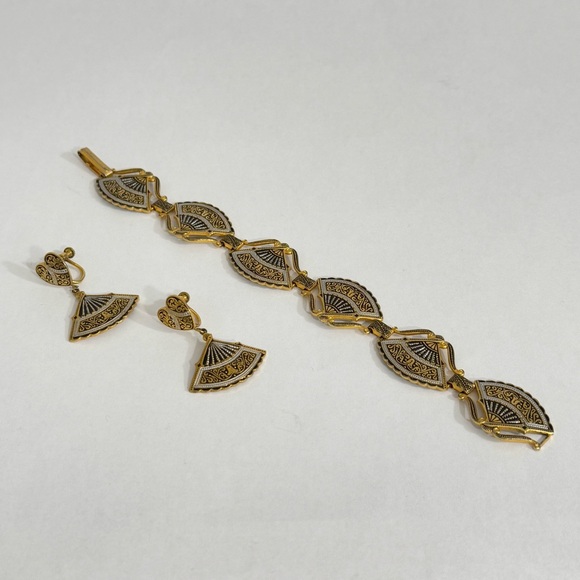 Vintage 1960s Spain Damascene Fan Link Bracelet and Screwback Earrings Set - Picture 9 of 12